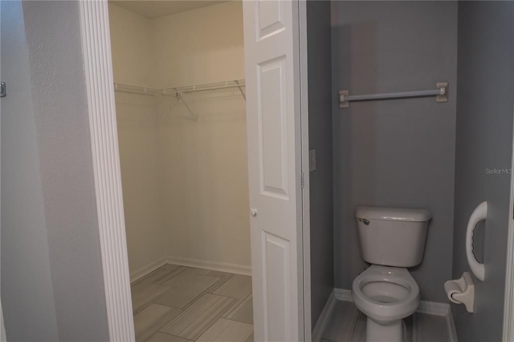 Active With Contract: $1,995 (3 beds, 2 baths, 1194 Square Feet)
