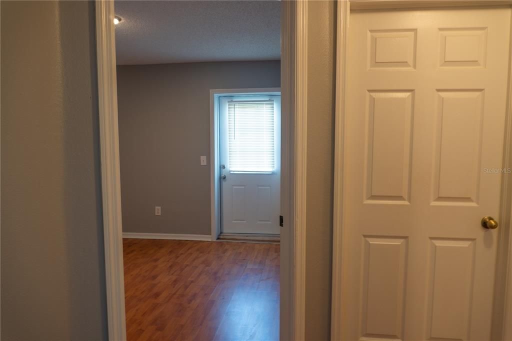 Active With Contract: $1,995 (3 beds, 2 baths, 1194 Square Feet)