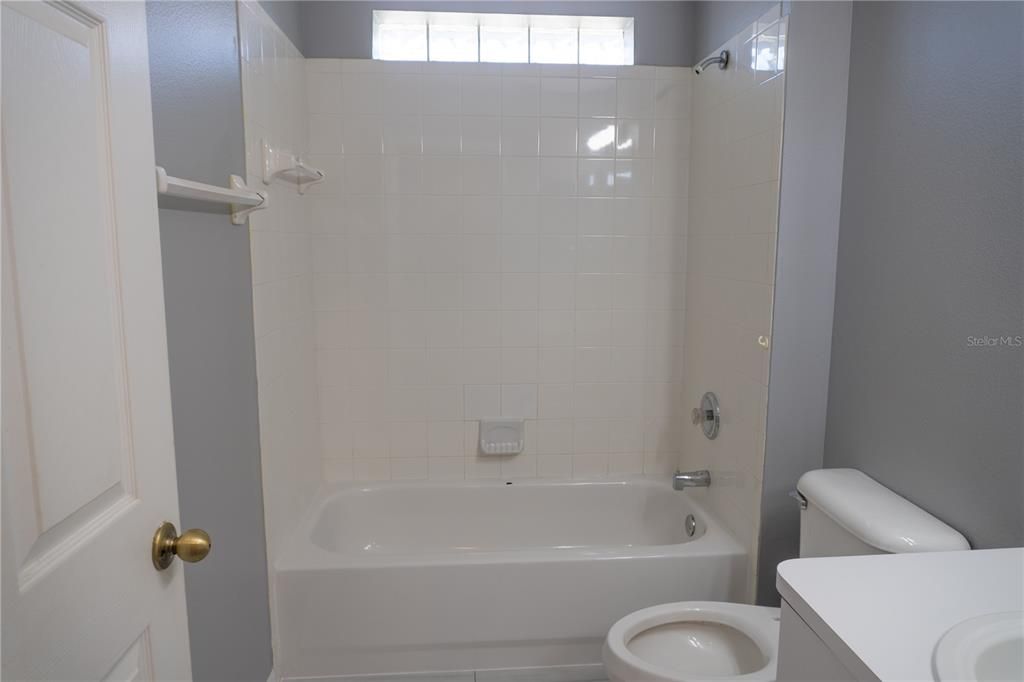 Active With Contract: $1,995 (3 beds, 2 baths, 1194 Square Feet)