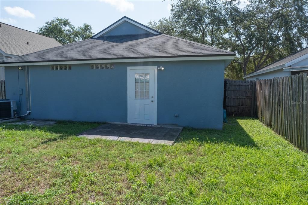 Active With Contract: $1,995 (3 beds, 2 baths, 1194 Square Feet)