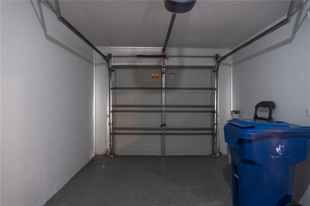 Active With Contract: $1,995 (3 beds, 2 baths, 1194 Square Feet)