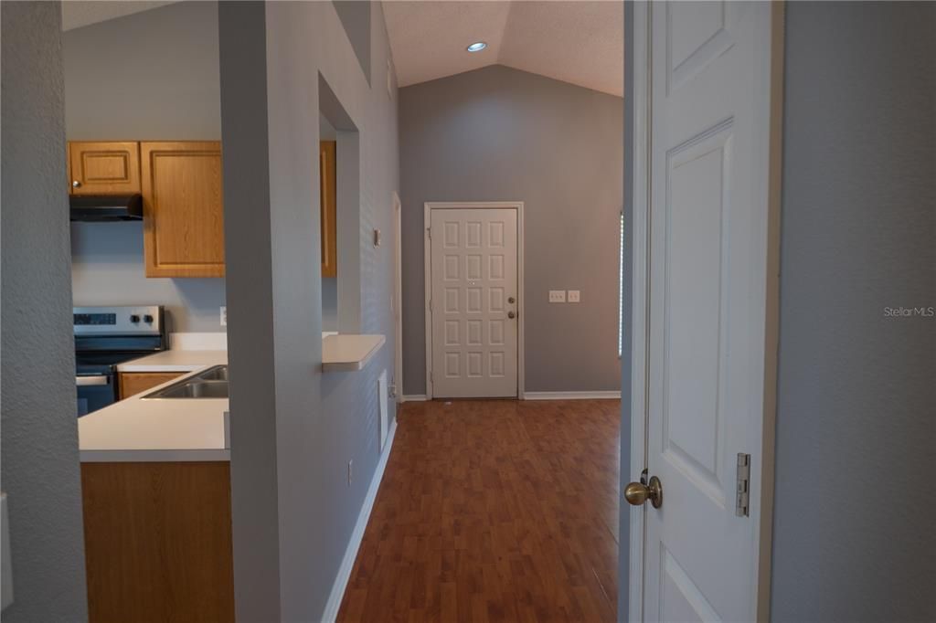 Active With Contract: $1,995 (3 beds, 2 baths, 1194 Square Feet)