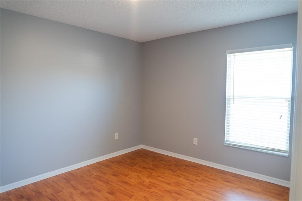 Active With Contract: $1,995 (3 beds, 2 baths, 1194 Square Feet)