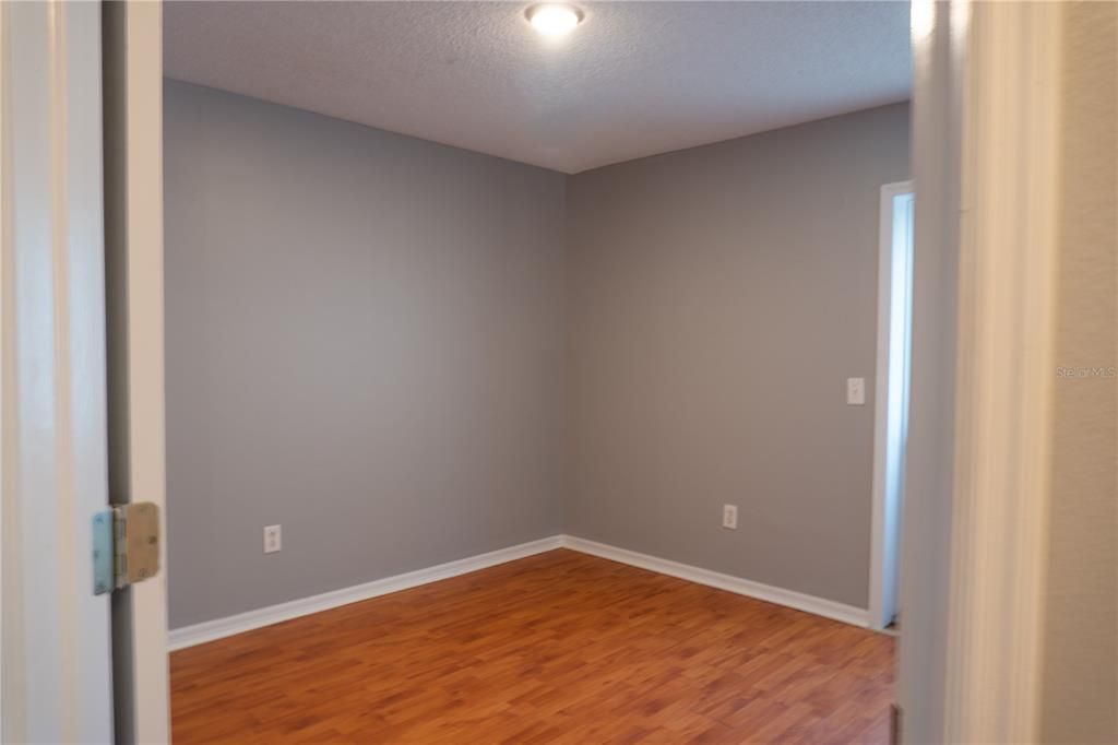 Active With Contract: $1,995 (3 beds, 2 baths, 1194 Square Feet)