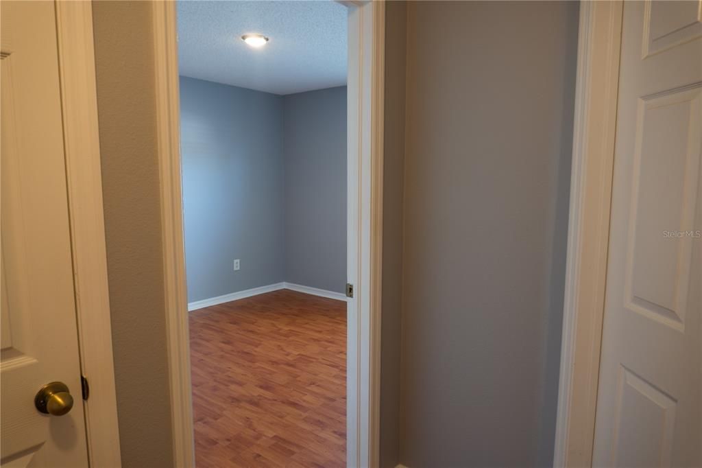 Active With Contract: $1,995 (3 beds, 2 baths, 1194 Square Feet)
