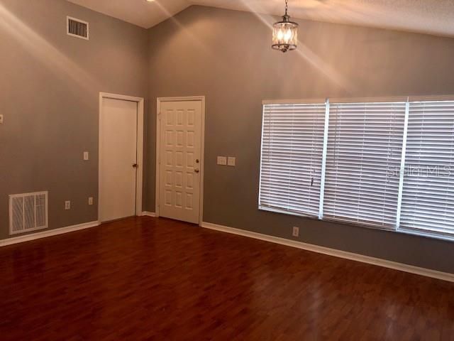 For Rent: $2,150 (3 beds, 2 baths, 1194 Square Feet)