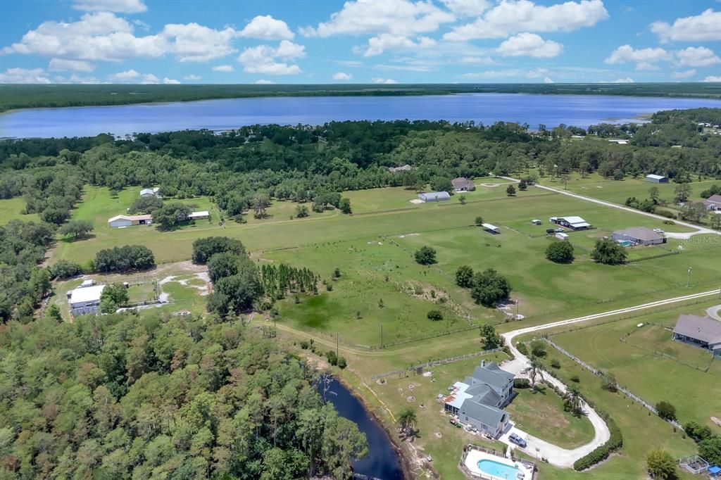На продажу: $325,000 (4.68 acres)