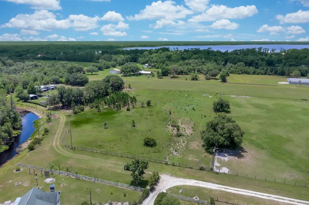 На продажу: $325,000 (4.68 acres)
