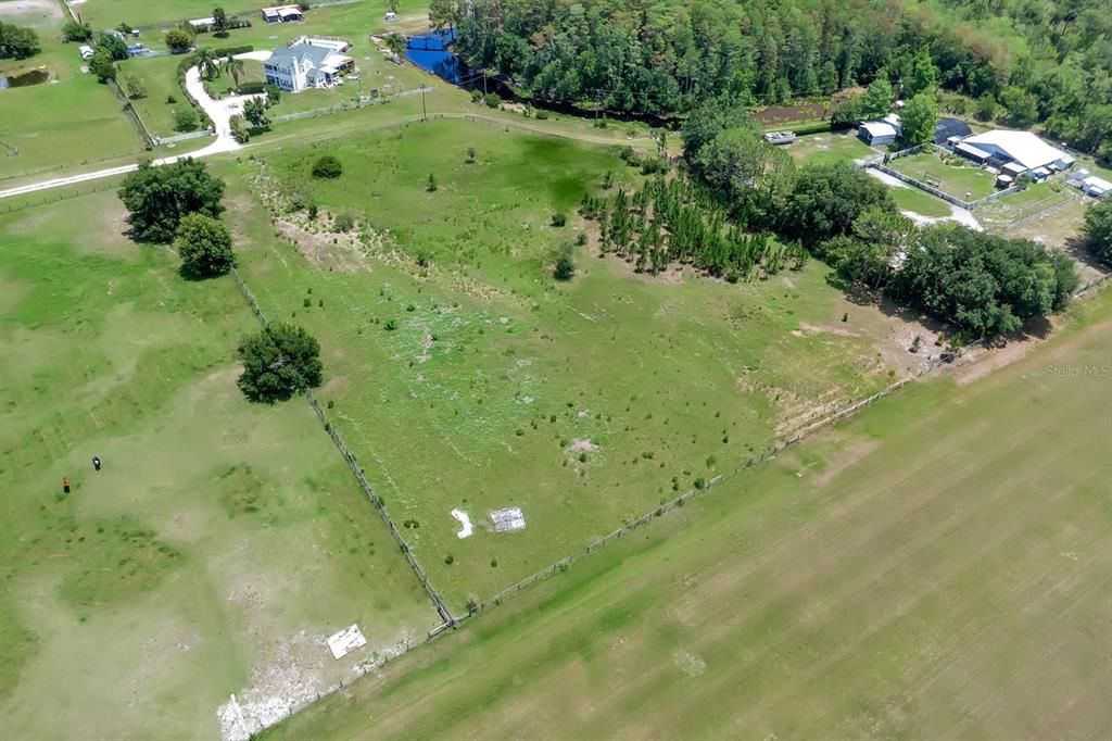 На продажу: $325,000 (4.68 acres)