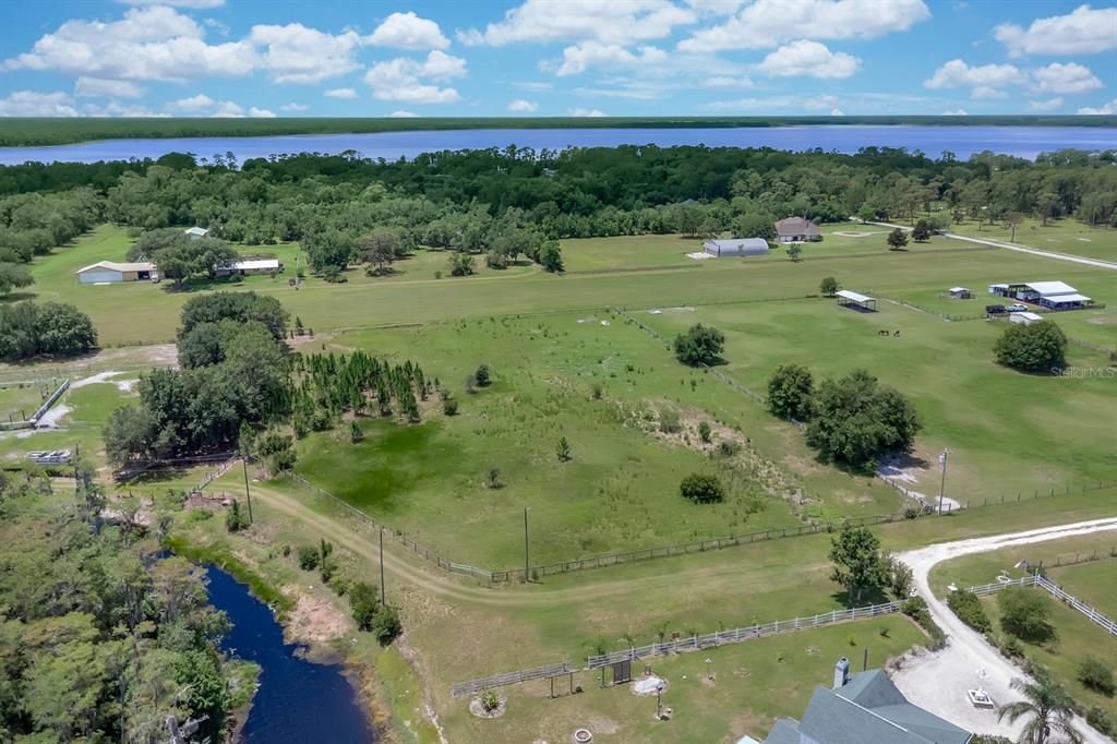 На продажу: $325,000 (4.68 acres)