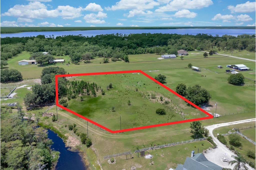 На продажу: $325,000 (4.68 acres)