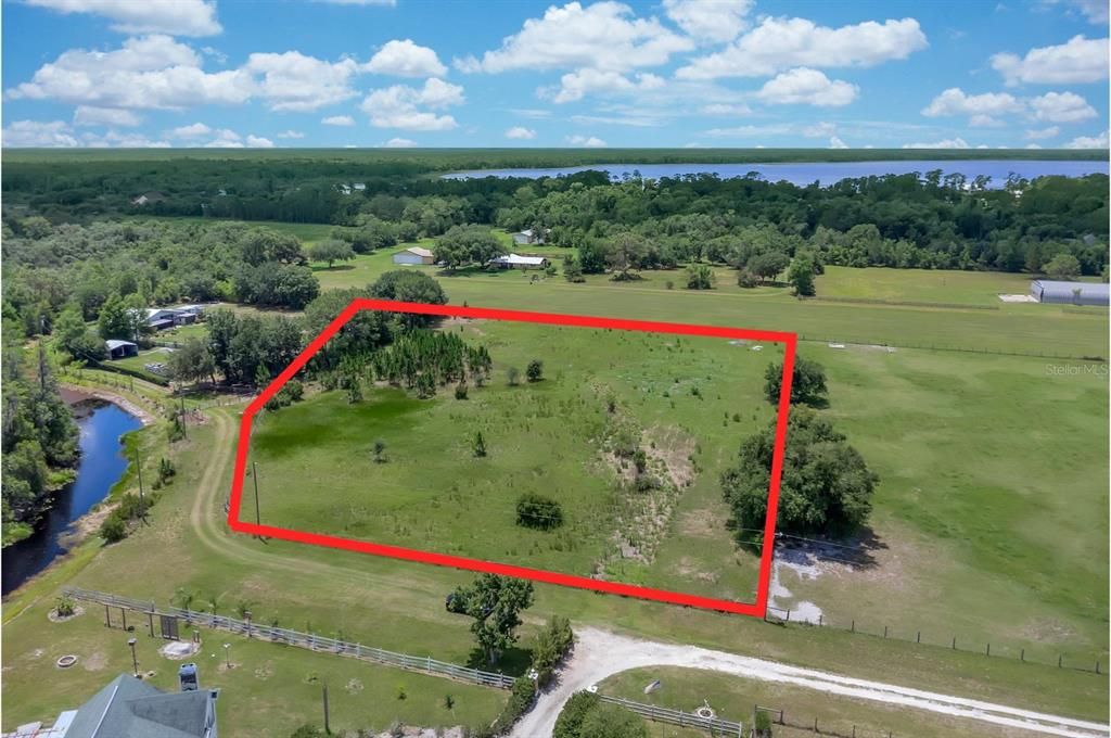 На продажу: $325,000 (4.68 acres)
