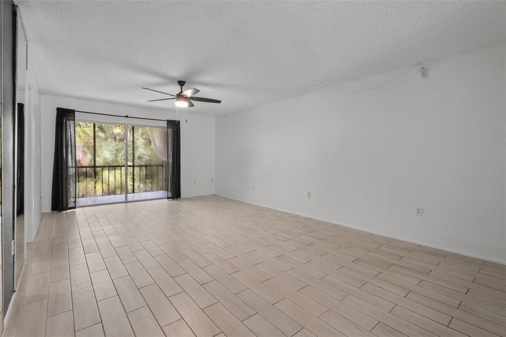 En Venta: $158,500 (2 camas, 2 baños, 1054 Pies cuadrados)