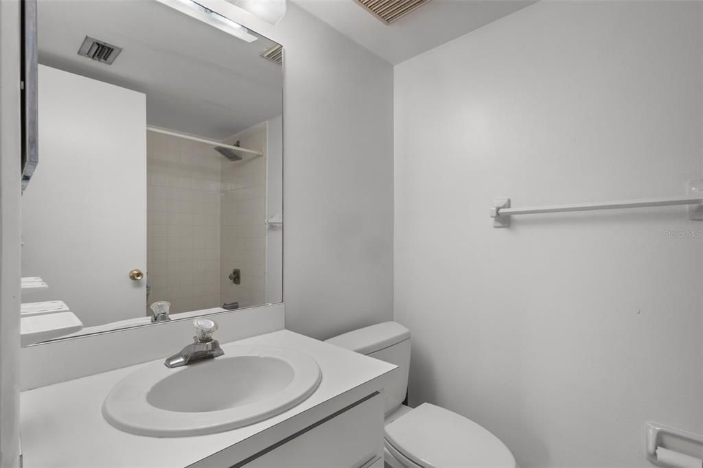 En Venta: $158,500 (2 camas, 2 baños, 1054 Pies cuadrados)