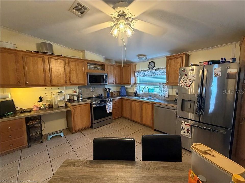 For Sale: $220,000 (3 beds, 2 baths, 1512 Square Feet)