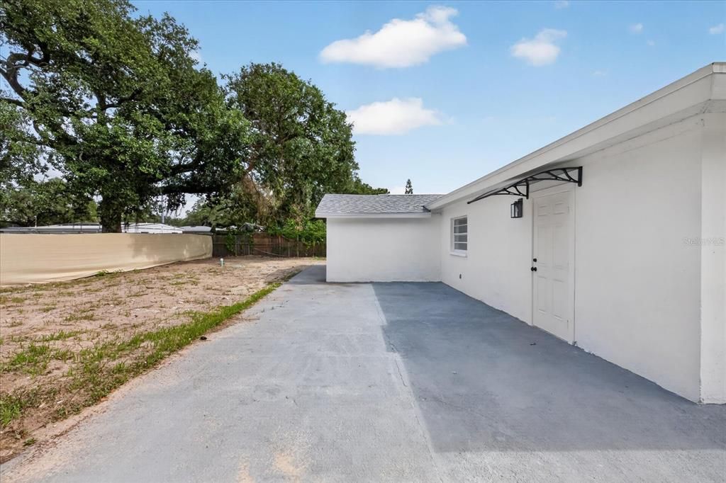 For Sale: $429,900 (5 beds, 4 baths, 1890 Square Feet)