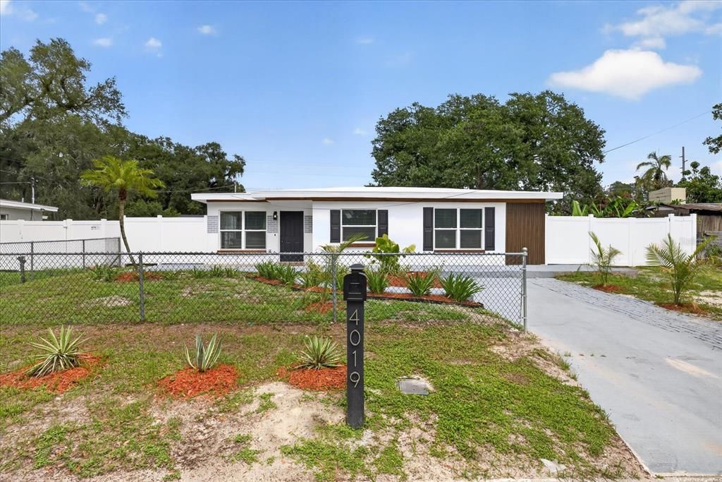 For Sale: $429,900 (5 beds, 4 baths, 1890 Square Feet)