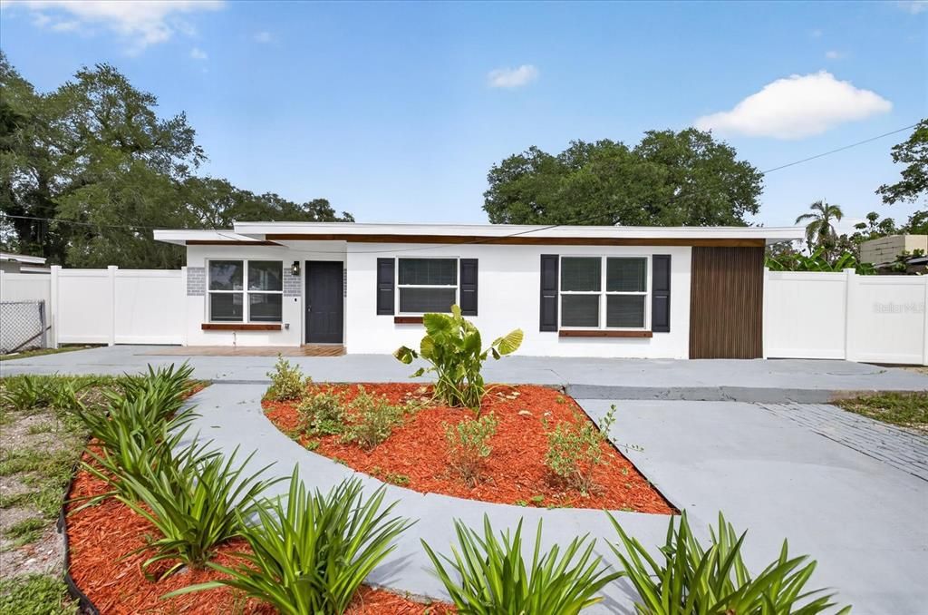 For Sale: $429,900 (5 beds, 4 baths, 1890 Square Feet)