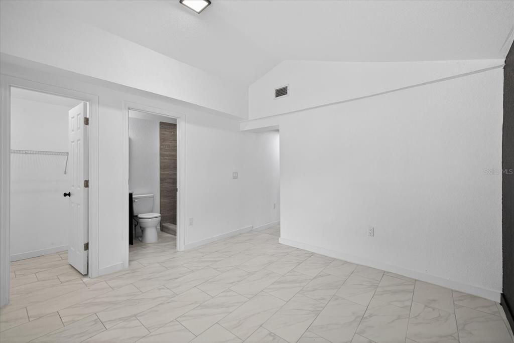 For Sale: $429,900 (5 beds, 4 baths, 1890 Square Feet)