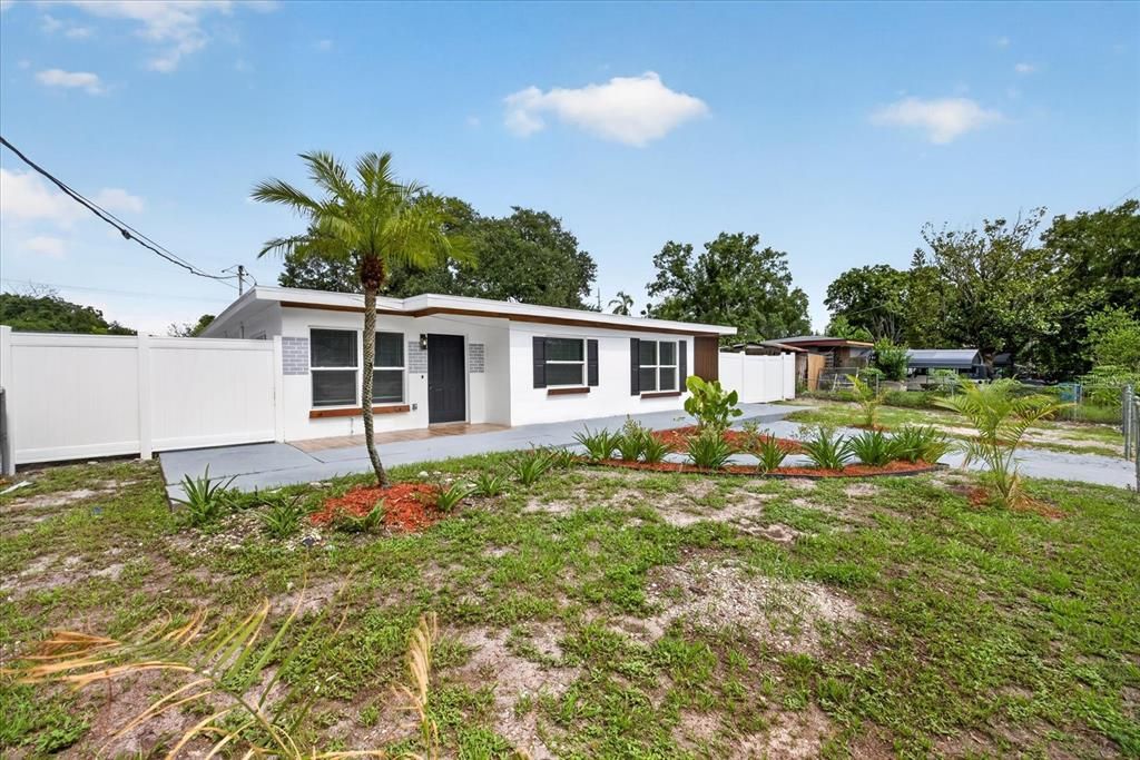 For Sale: $429,900 (5 beds, 4 baths, 1890 Square Feet)