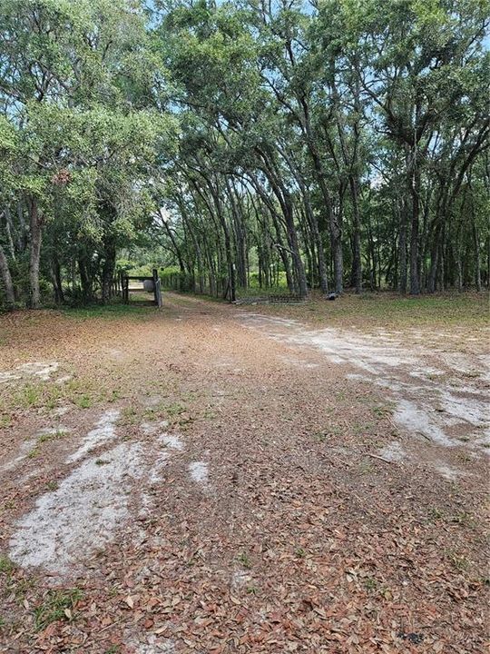 На продажу: $90,000 (1.64 acres)