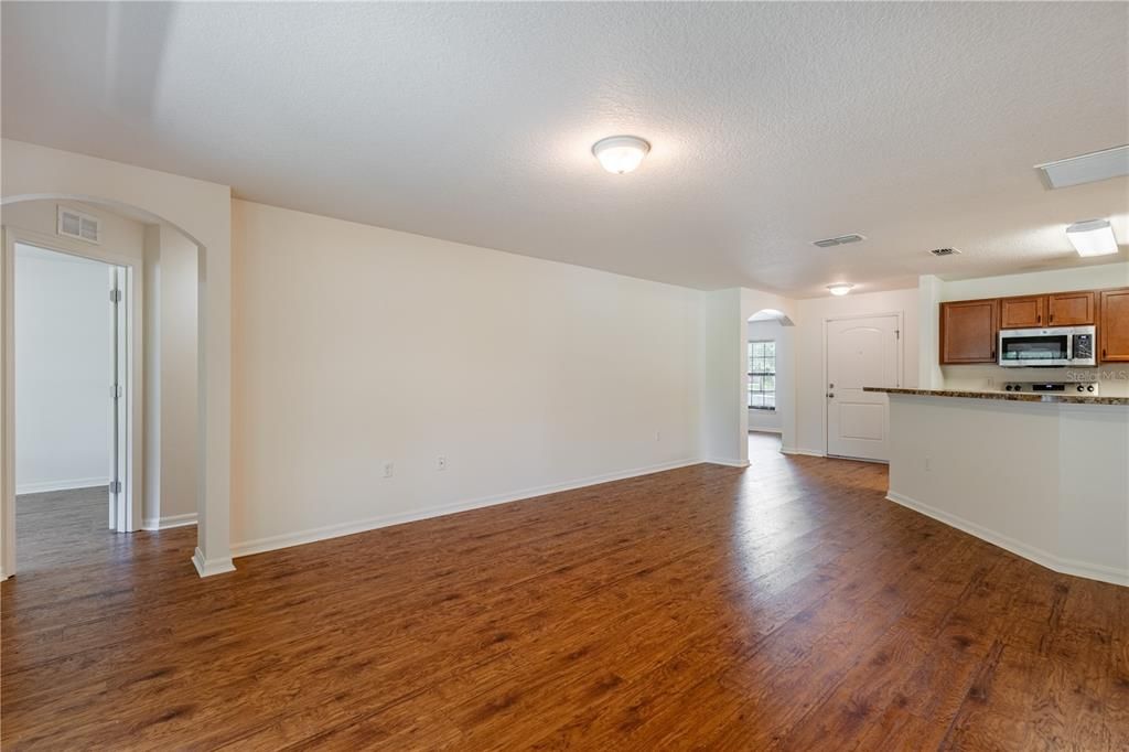 For Sale: $299,000 (3 beds, 2 baths, 1543 Square Feet)