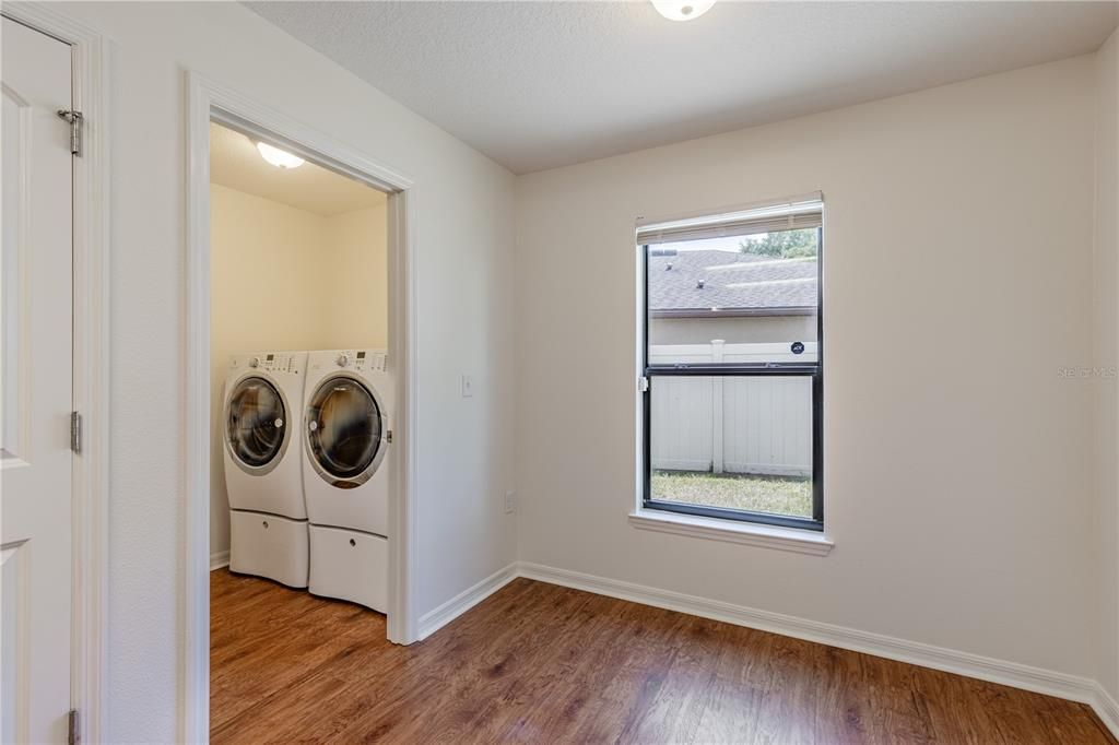 For Sale: $299,000 (3 beds, 2 baths, 1543 Square Feet)