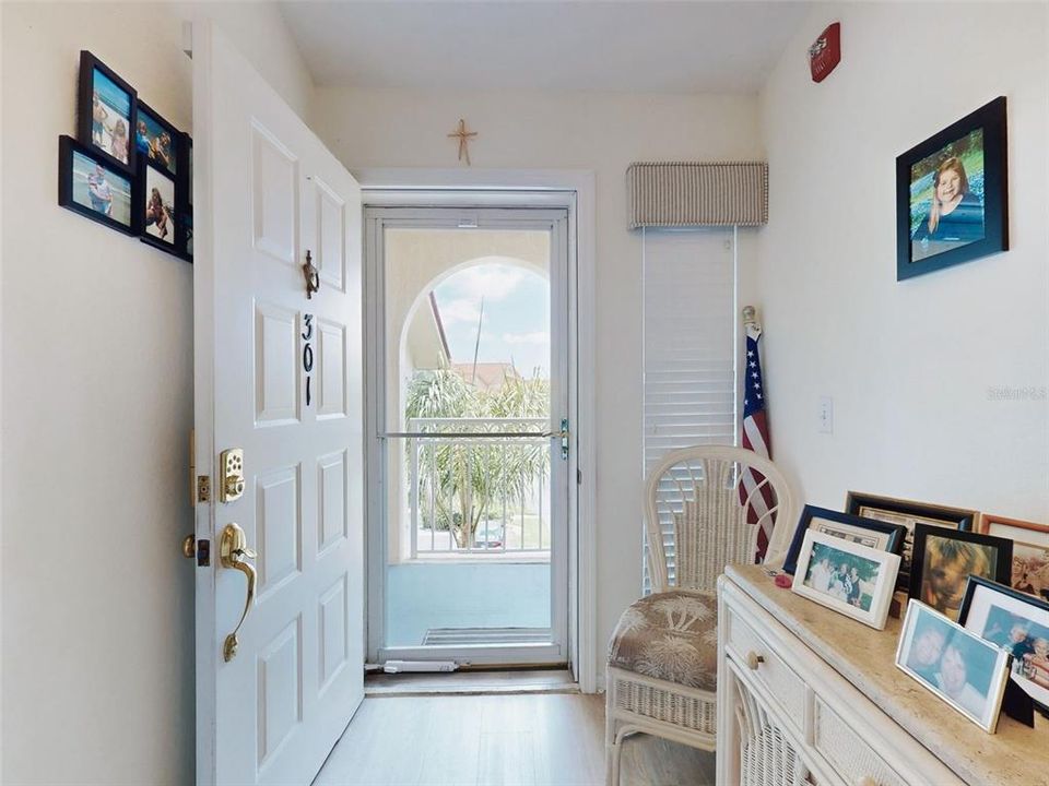For Sale: $515,000 (2 beds, 2 baths, 1194 Square Feet)