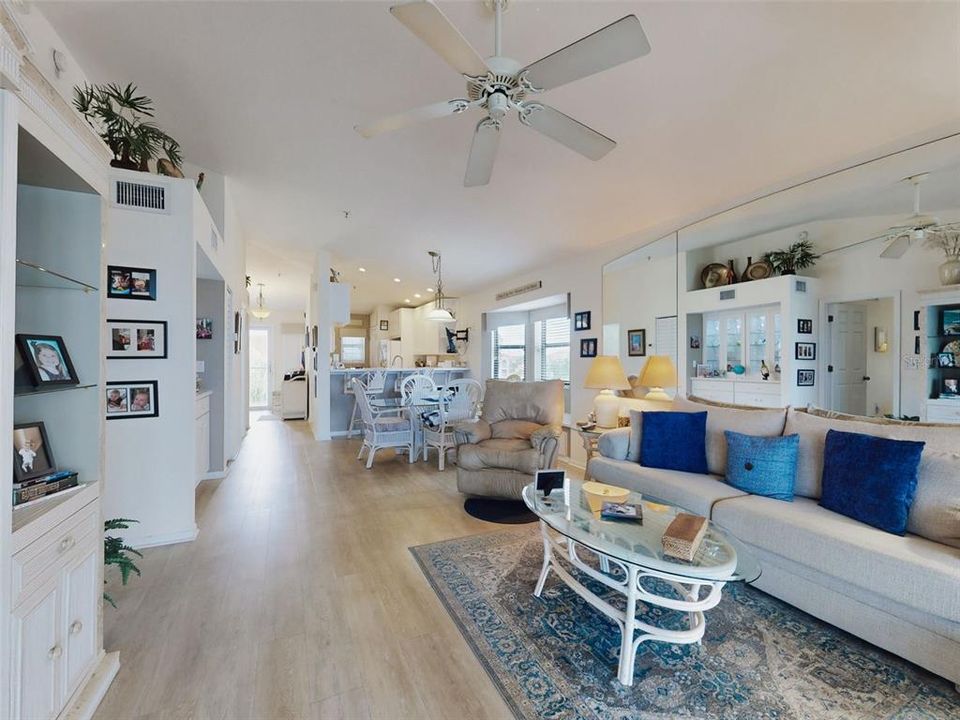 For Sale: $515,000 (2 beds, 2 baths, 1194 Square Feet)