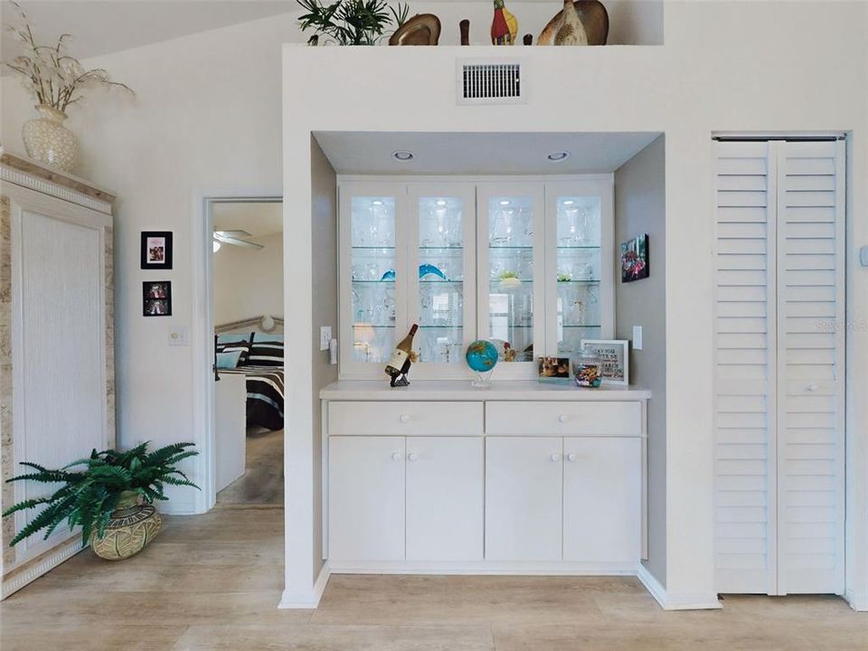 For Sale: $515,000 (2 beds, 2 baths, 1194 Square Feet)