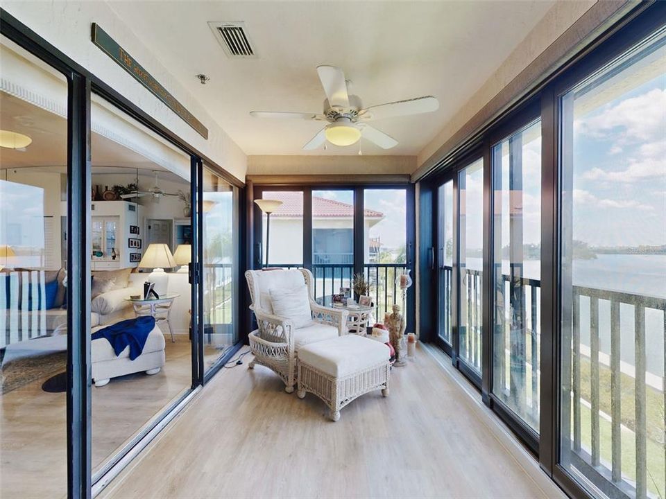 For Sale: $515,000 (2 beds, 2 baths, 1194 Square Feet)