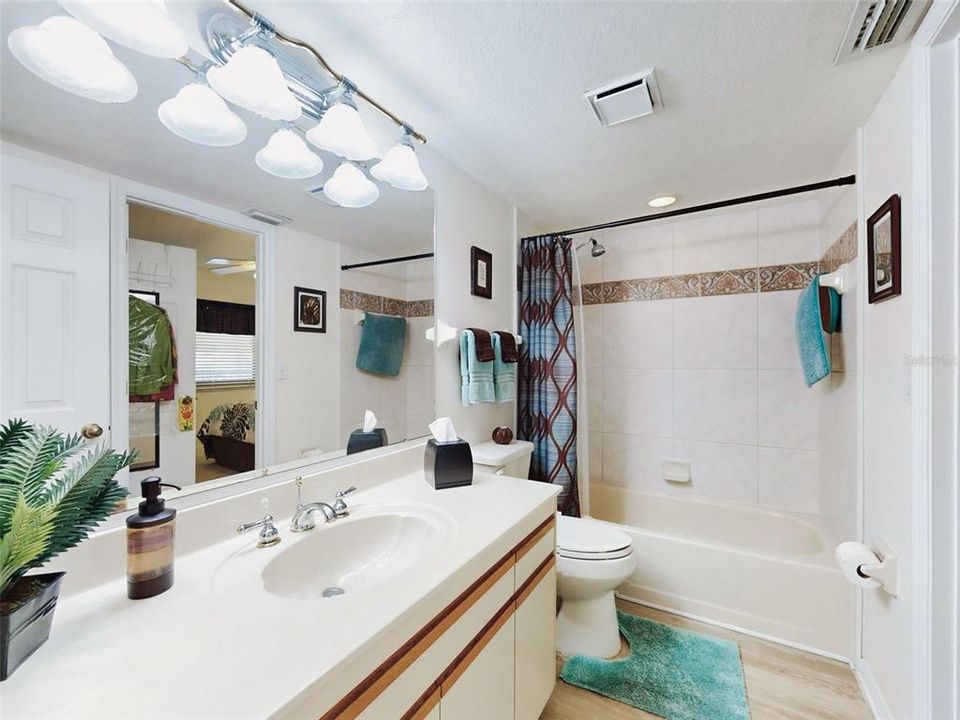 For Sale: $515,000 (2 beds, 2 baths, 1194 Square Feet)
