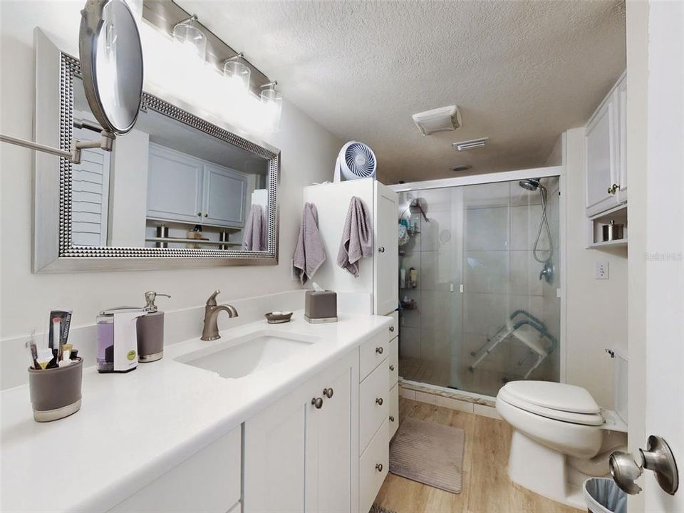 For Sale: $515,000 (2 beds, 2 baths, 1194 Square Feet)