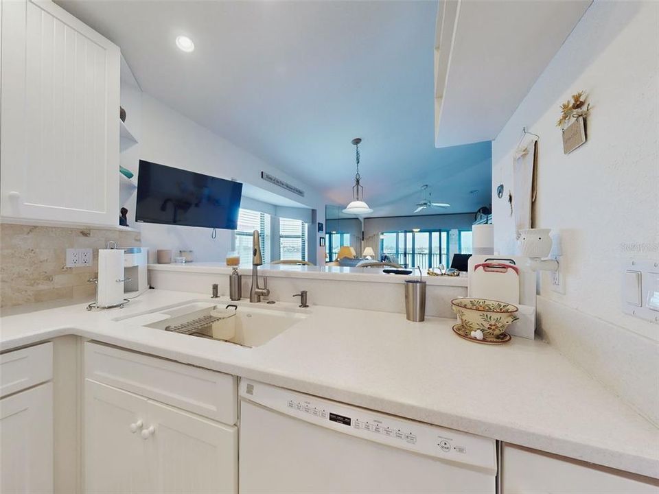 For Sale: $515,000 (2 beds, 2 baths, 1194 Square Feet)