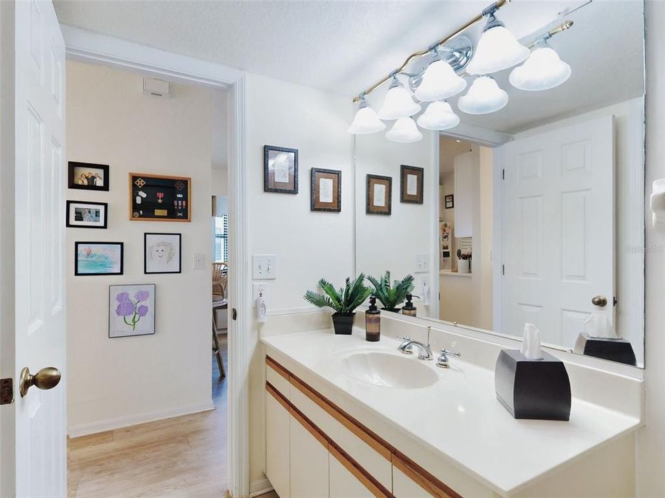 For Sale: $515,000 (2 beds, 2 baths, 1194 Square Feet)