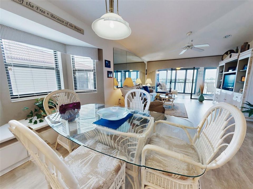 For Sale: $515,000 (2 beds, 2 baths, 1194 Square Feet)