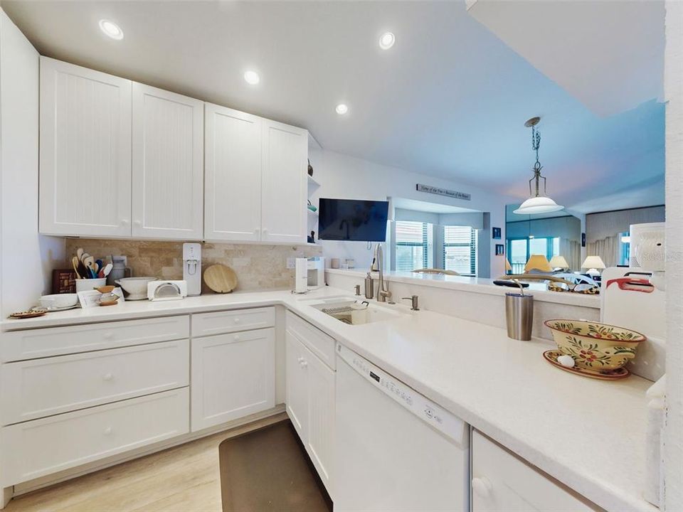 For Sale: $515,000 (2 beds, 2 baths, 1194 Square Feet)