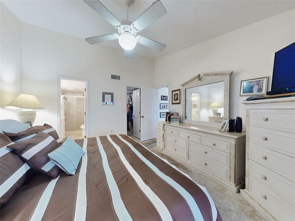 For Sale: $515,000 (2 beds, 2 baths, 1194 Square Feet)