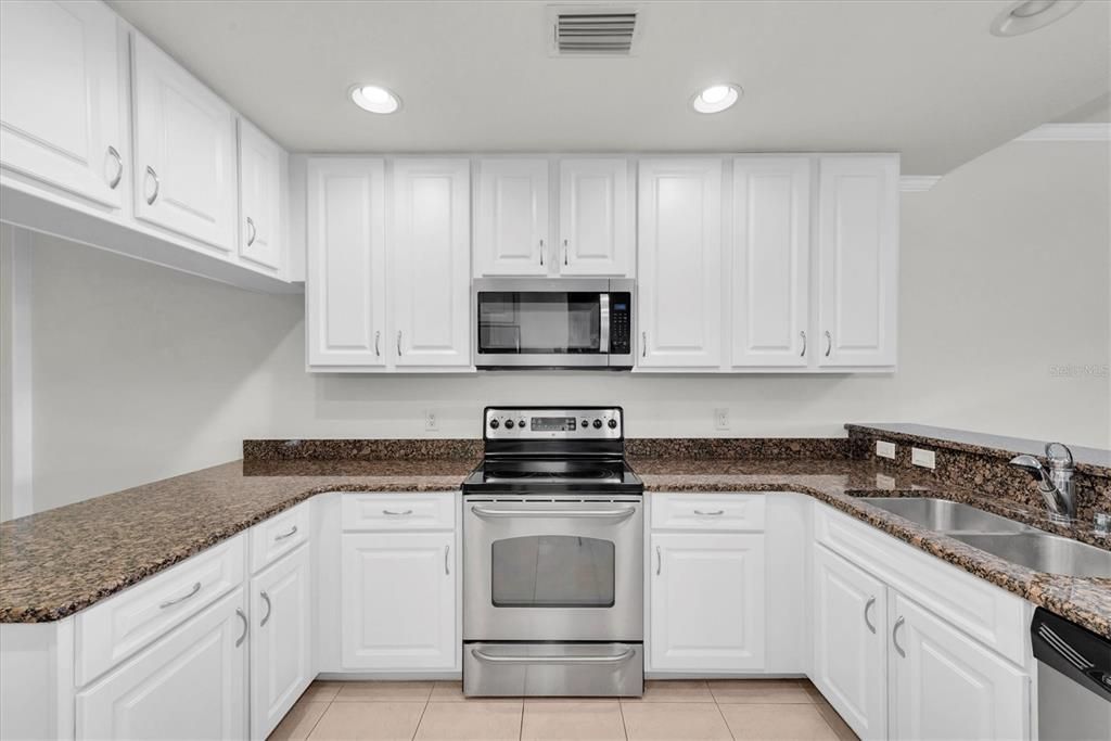 For Rent: $2,500 (2 beds, 2 baths, 1700 Square Feet)