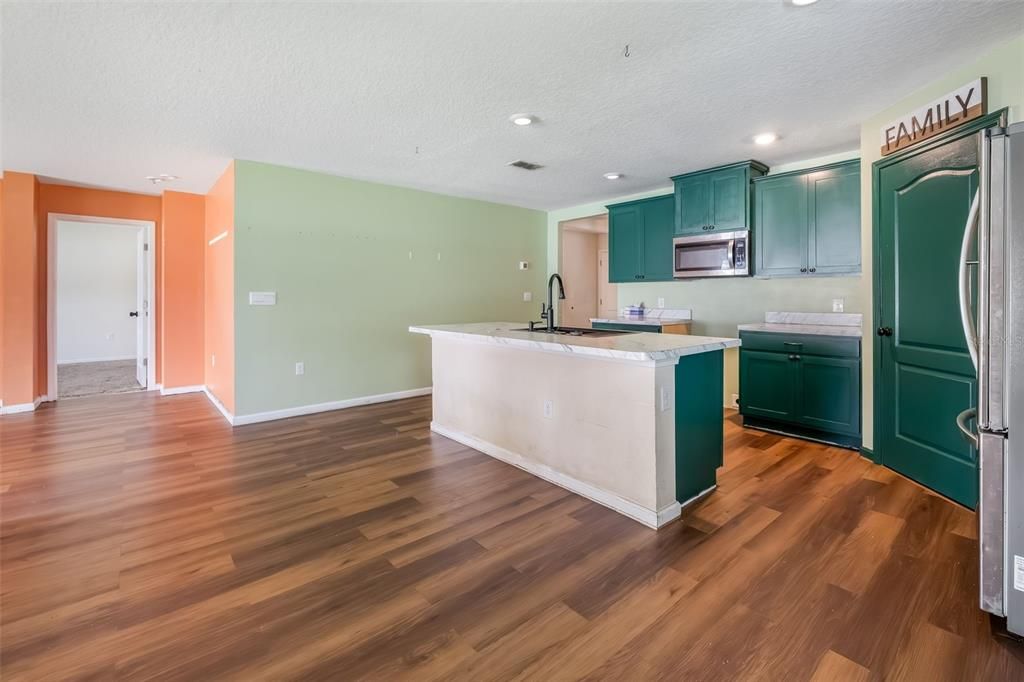 For Sale: $269,900 (4 beds, 2 baths, 1862 Square Feet)