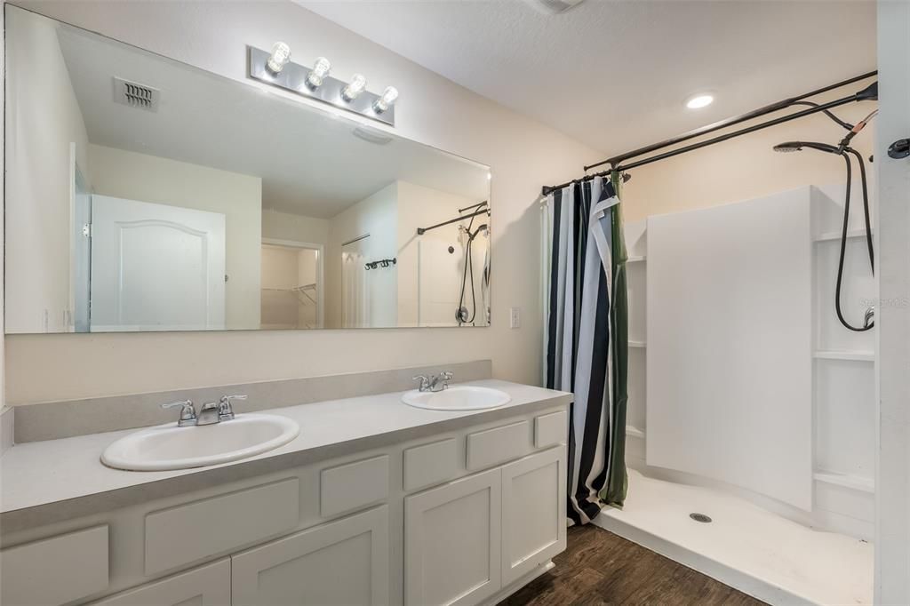 For Sale: $269,900 (4 beds, 2 baths, 1862 Square Feet)