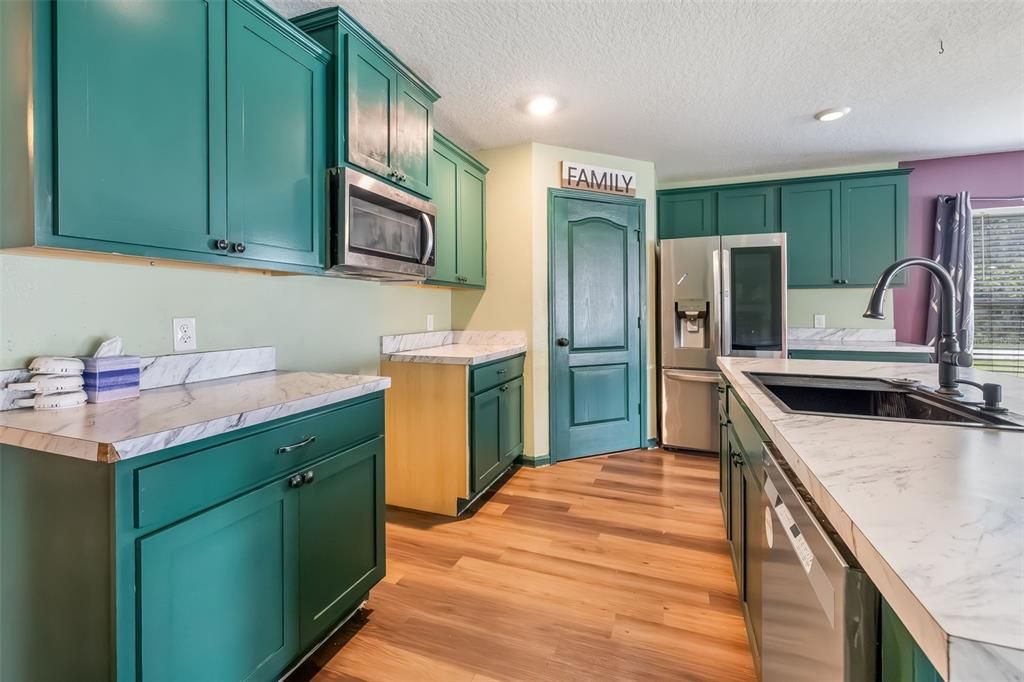 For Sale: $269,900 (4 beds, 2 baths, 1862 Square Feet)