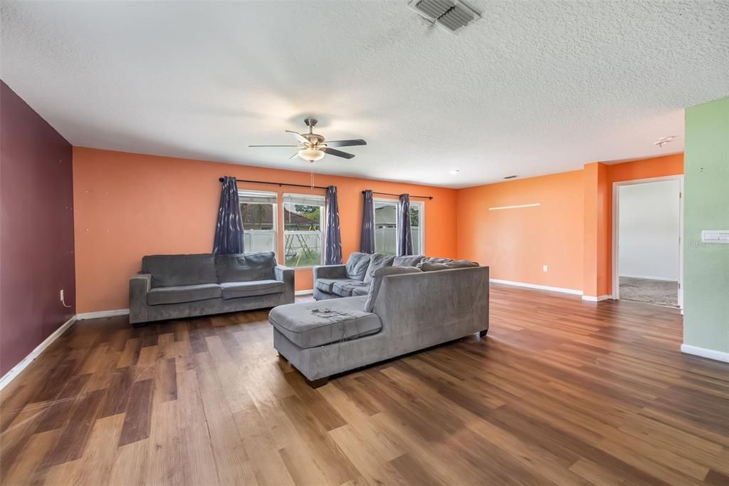 For Sale: $269,900 (4 beds, 2 baths, 1862 Square Feet)
