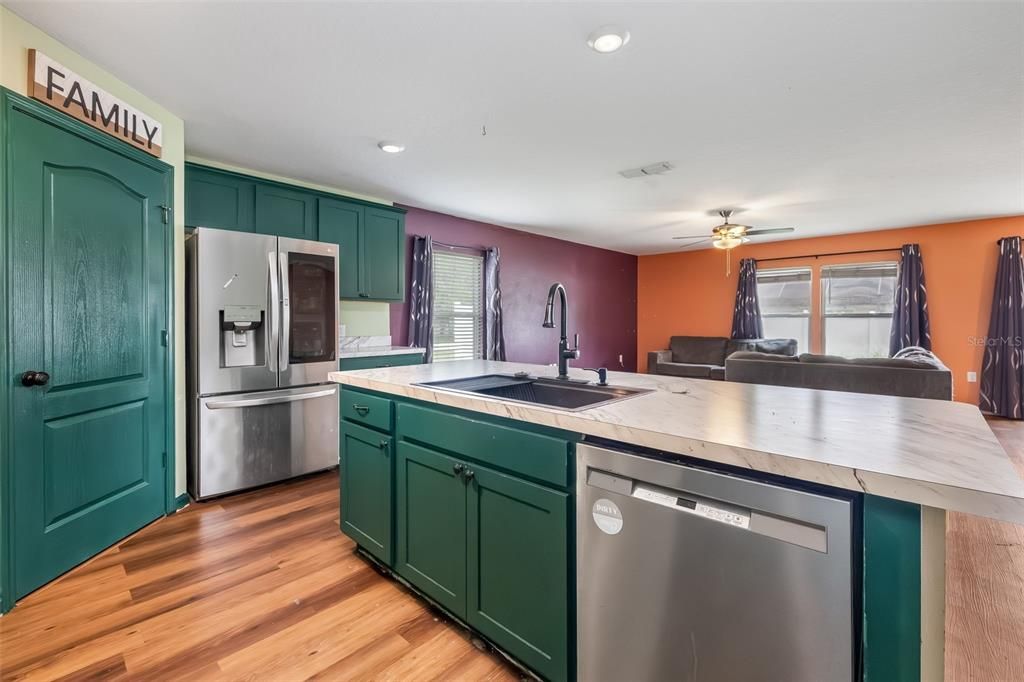 For Sale: $269,900 (4 beds, 2 baths, 1862 Square Feet)