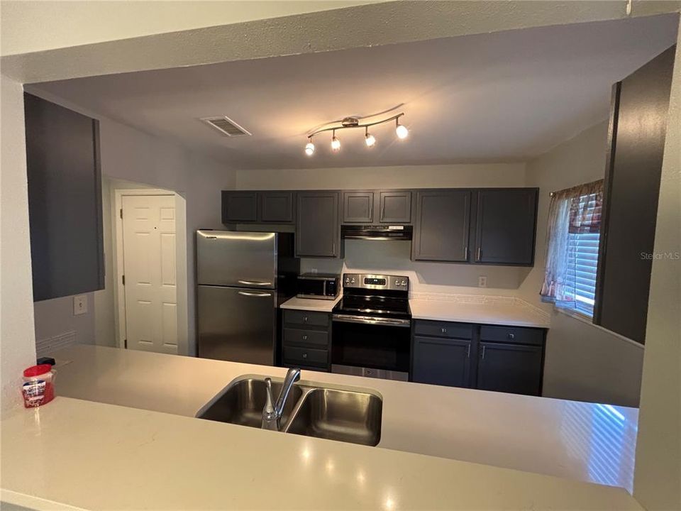 For Rent: $2,150 (3 beds, 2 baths, 1385 Square Feet)