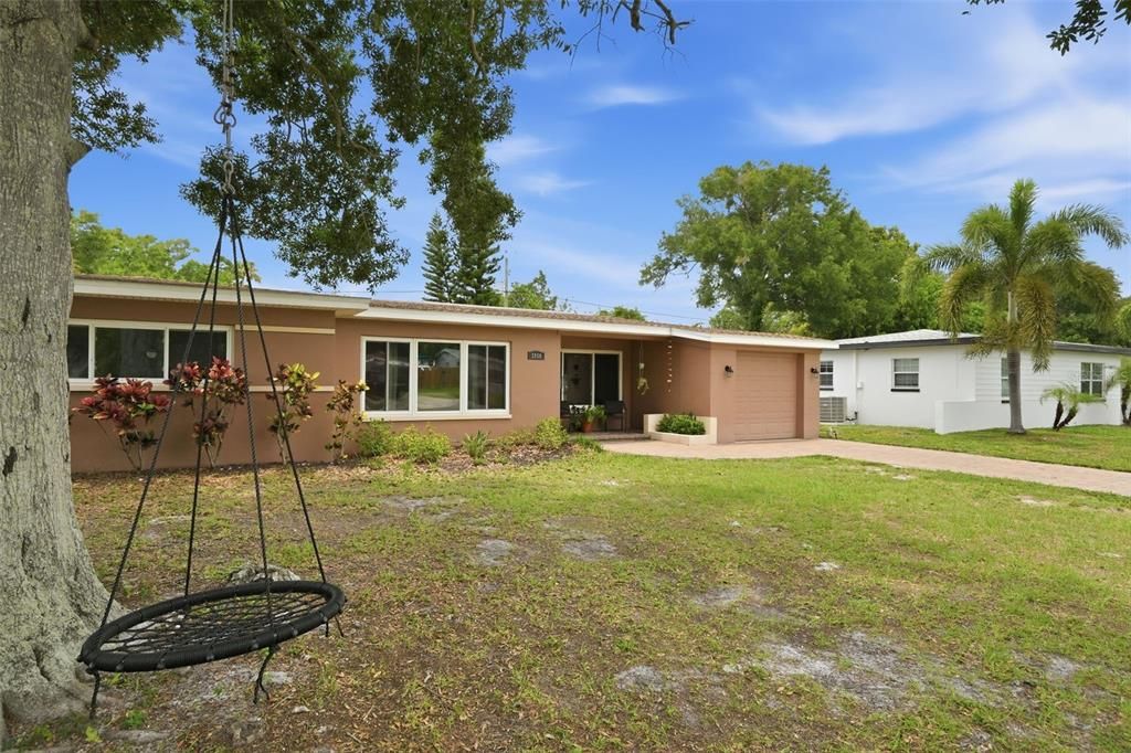 For Sale: $415,000 (3 beds, 1 baths, 1263 Square Feet)