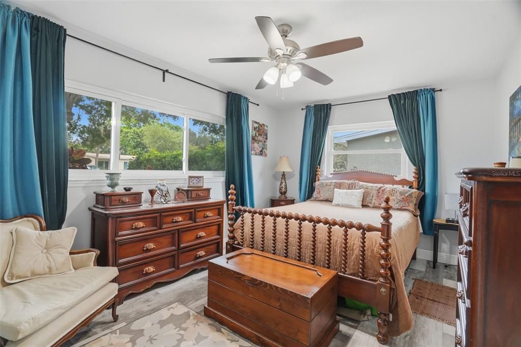 For Sale: $415,000 (3 beds, 1 baths, 1263 Square Feet)