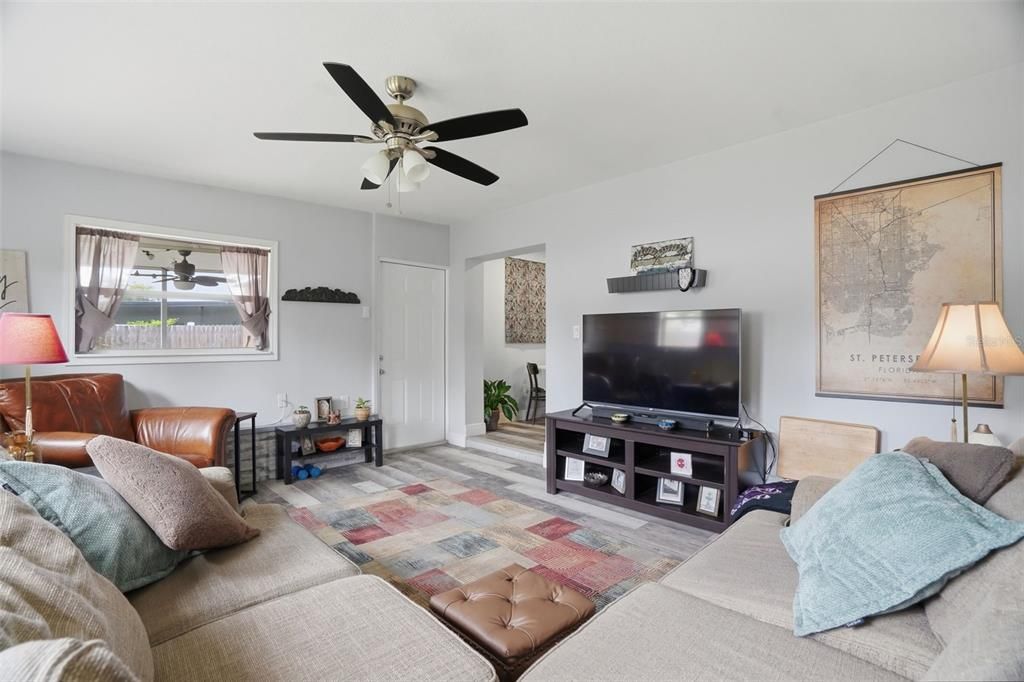 For Sale: $415,000 (3 beds, 1 baths, 1263 Square Feet)