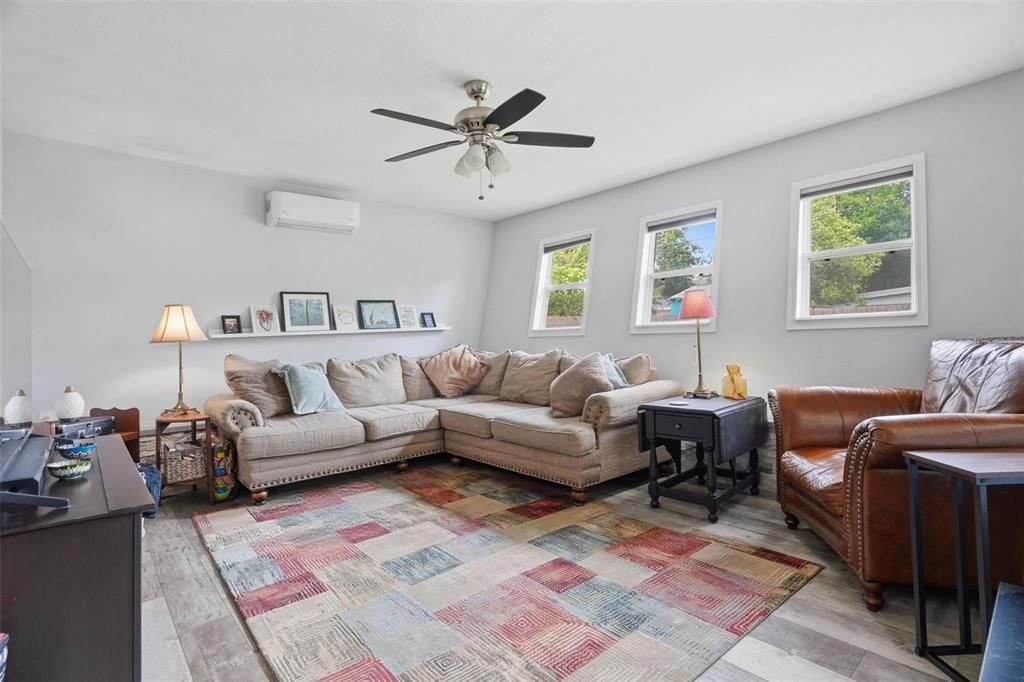 For Sale: $415,000 (3 beds, 1 baths, 1263 Square Feet)