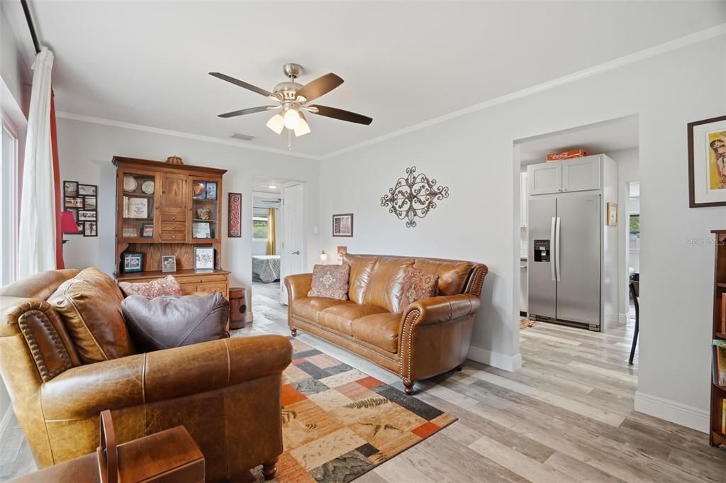 For Sale: $415,000 (3 beds, 1 baths, 1263 Square Feet)